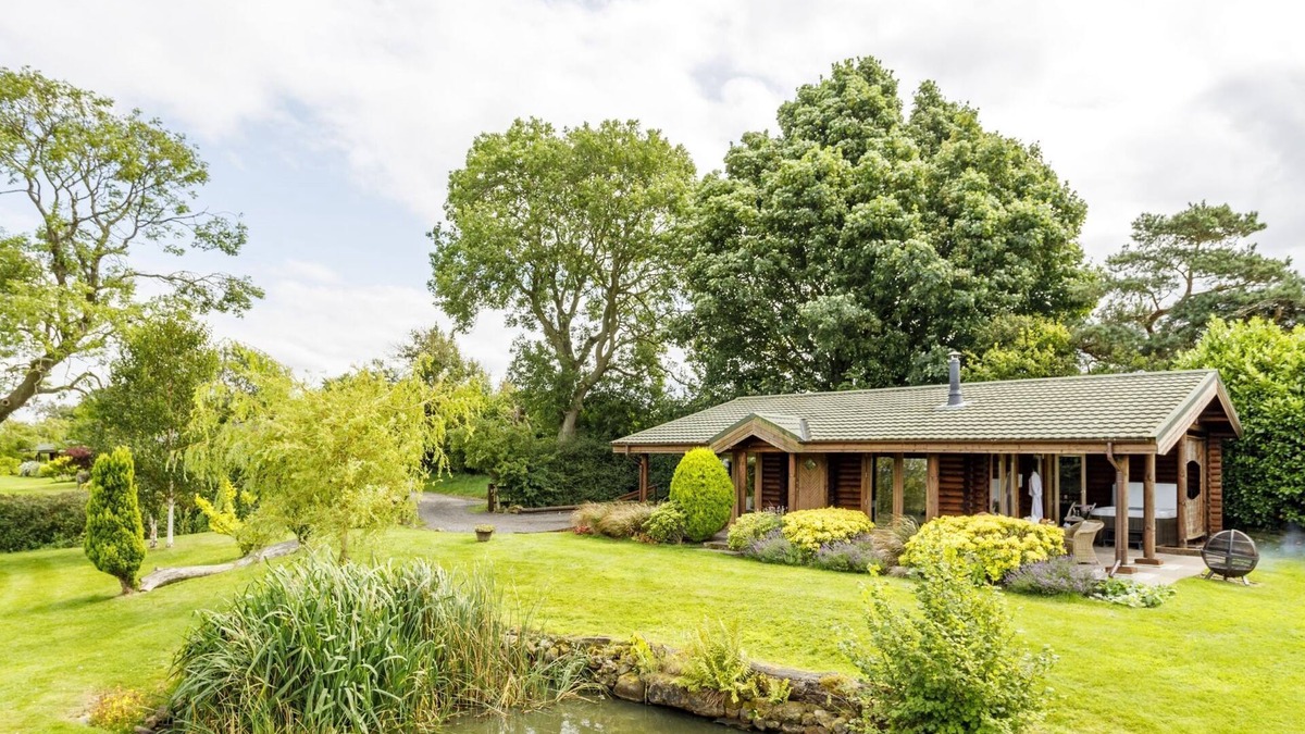Leyburn Cottage | Spindrifter - a lodge that sleeps 2 guests in 1 bedroom