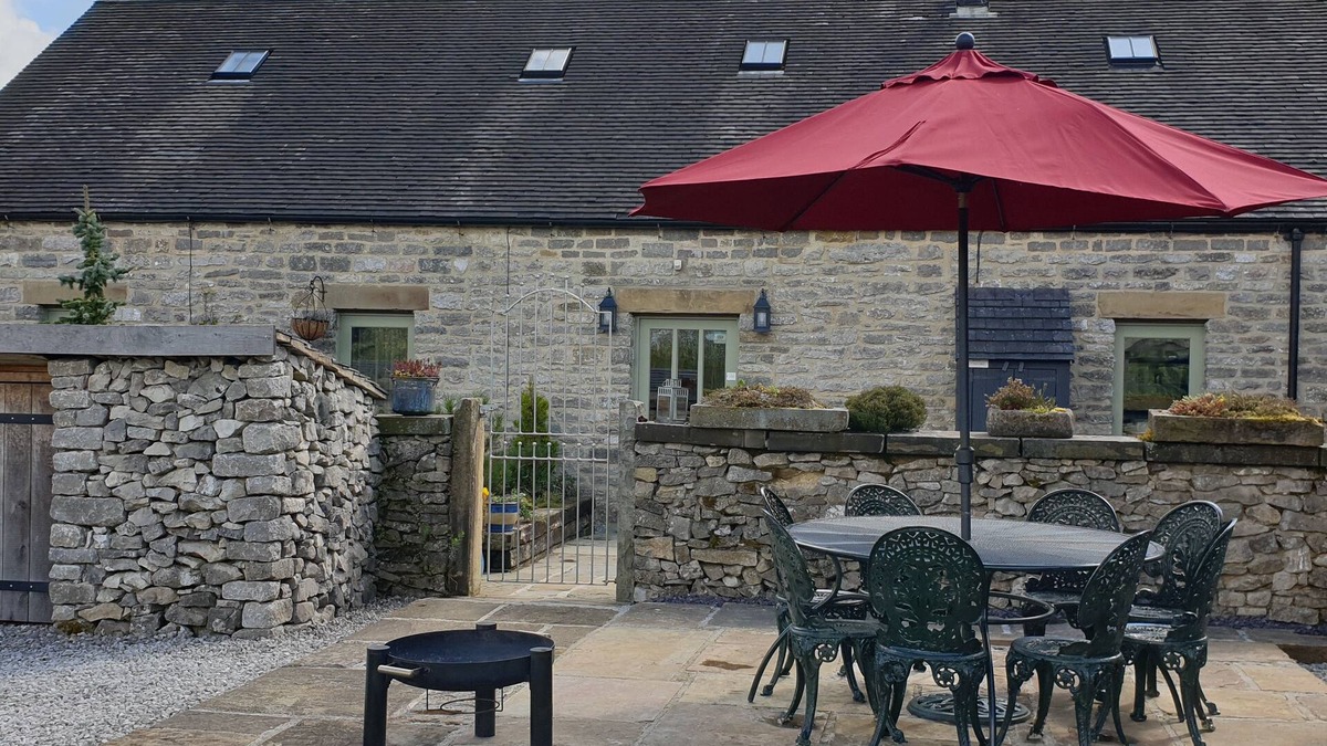 Monyash Cottage | SPINGLE BARN, pet friendly, luxury holiday cottage in Monyash