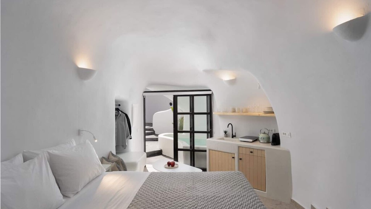 Megalochori Villa | Spio Cave Suite
