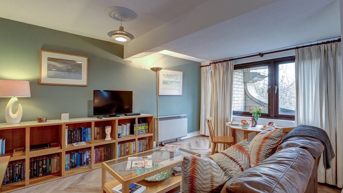 Oxford City Centre Apartment | Spires View | Oxford Holiday Let | 1 Bed & Sleeps 2