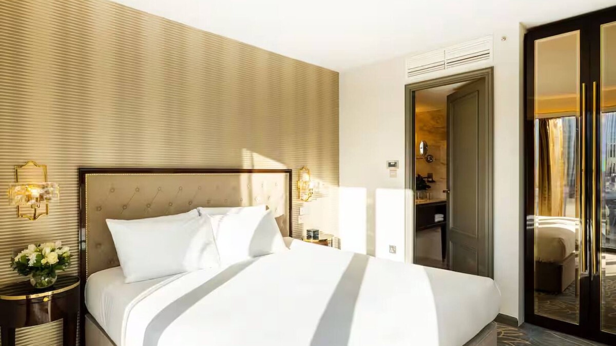 Portsoken Hotel | Spitel Fyeld Junior Suite at Hotel Saint—East End London Views!