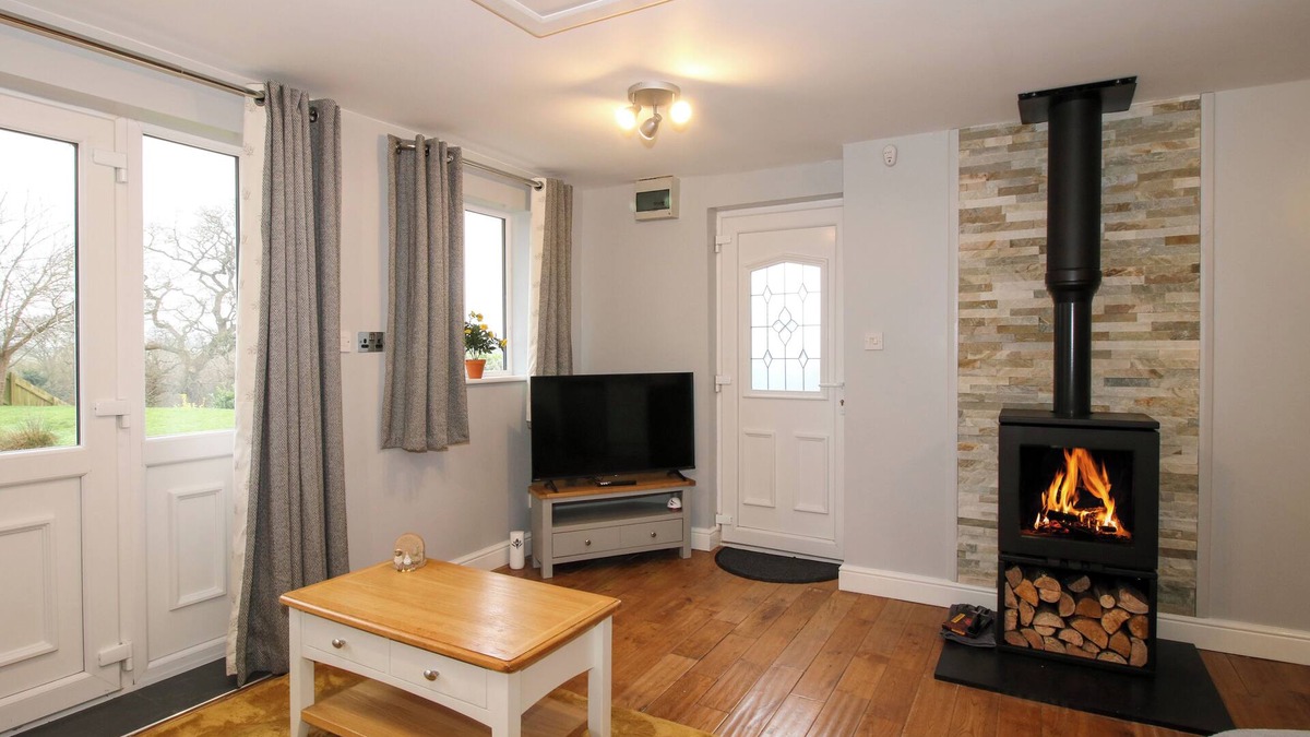 Sugnall Cottage | Spitfire Lodge