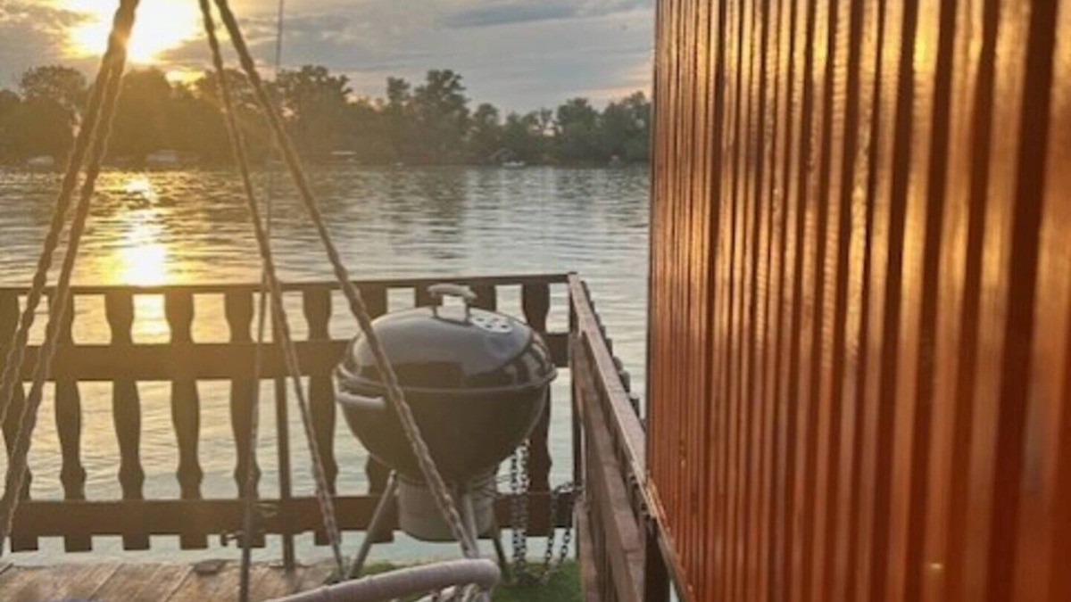 Belgrade Boat Rental | Splav na vodi Royal Water