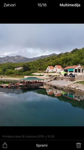 Danilovgrad Bed & Breakfast | Splav "Slap" - Bungalovi