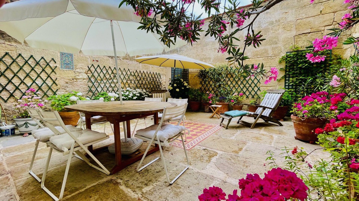 Grand Parc-Paul Doumer Apartment | Splendid Bourgeois apartment.