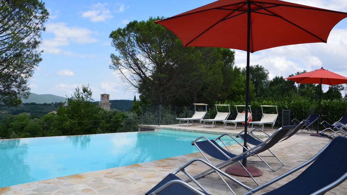 Gualdo Cattaneo Villa | Splendid private villa for 12 people with swimming pool and olive trees