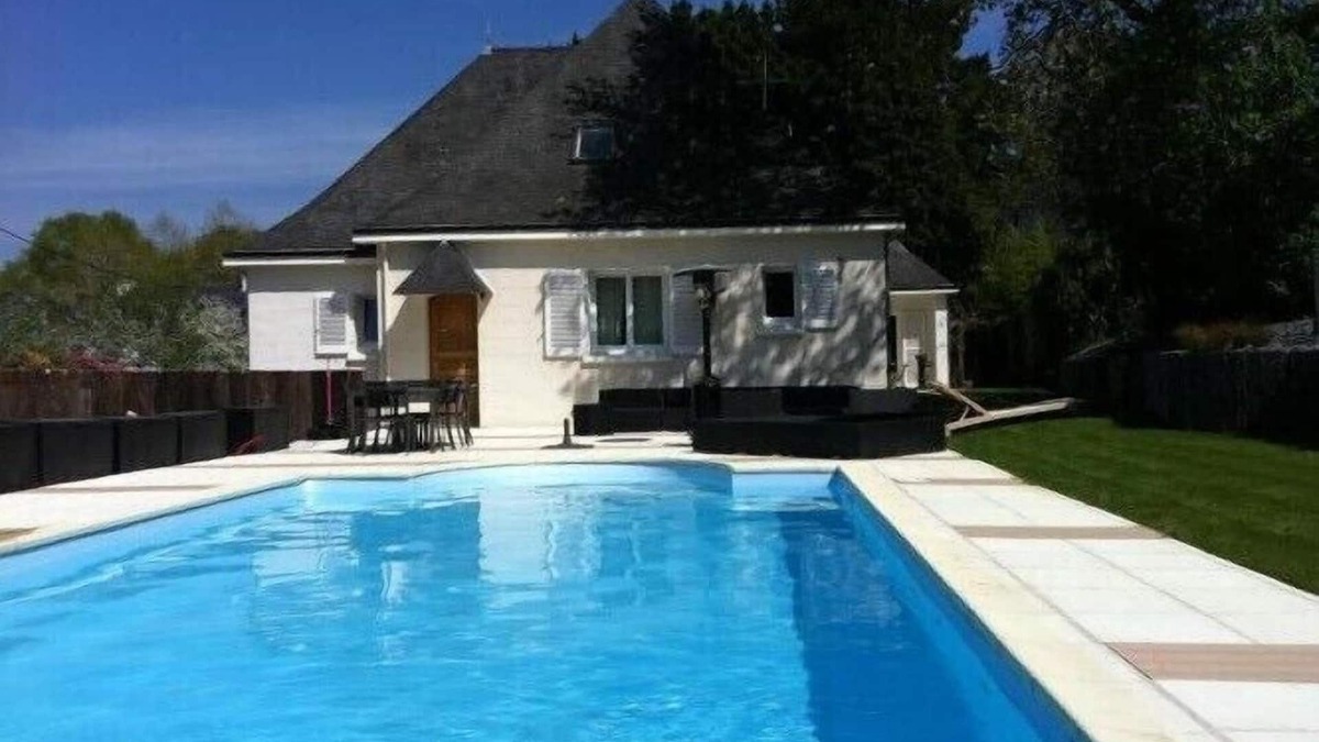 Plescop Villa | Splendid Villa, near Vannes 350M2, 3000m2 of garden, 7 bedrooms, 14 persons, 4sdb