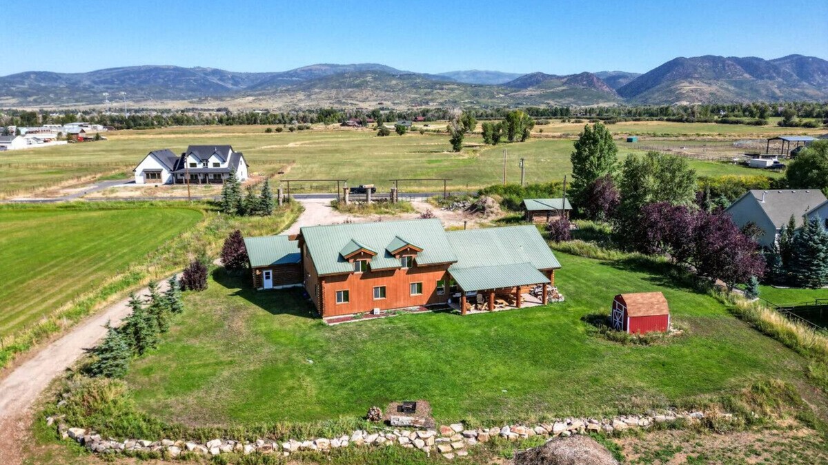 Kamas Apartment | Splendor Valley Farms · Huge Log Cabin w/King Bed, Bunk Beds, & Game Room