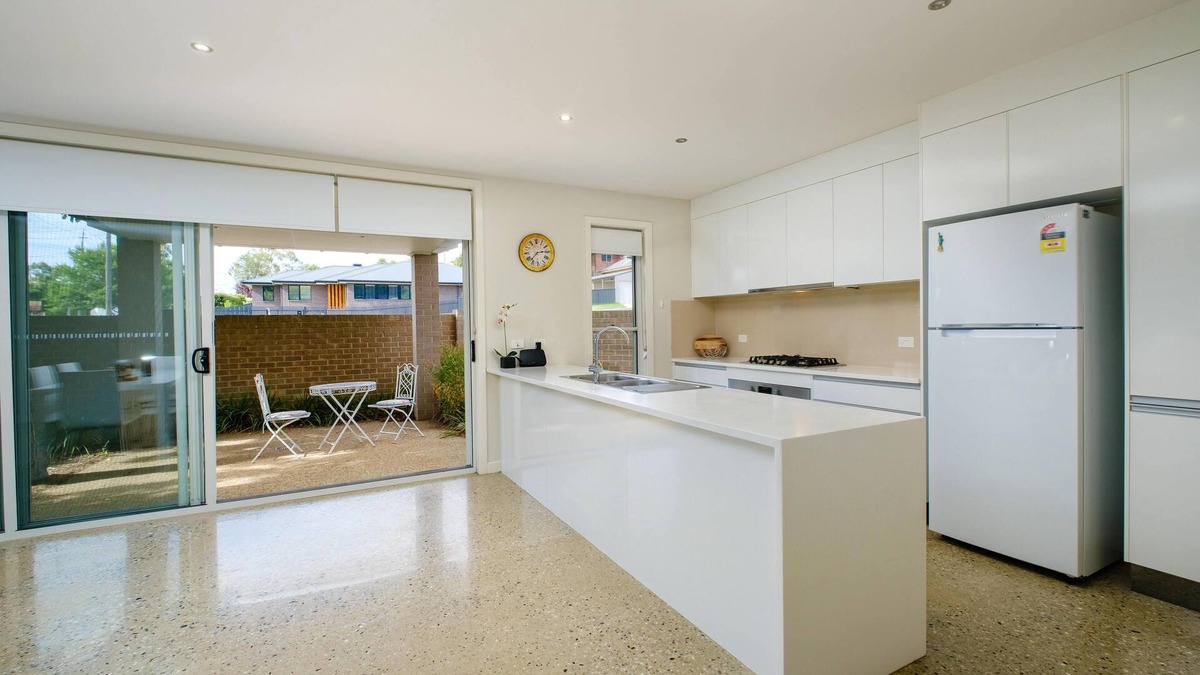 Albury House | Splendour on Sackville- modern and stylish, pet friendly with double garage - Three bedroom townhouse with two queens, one double and a single