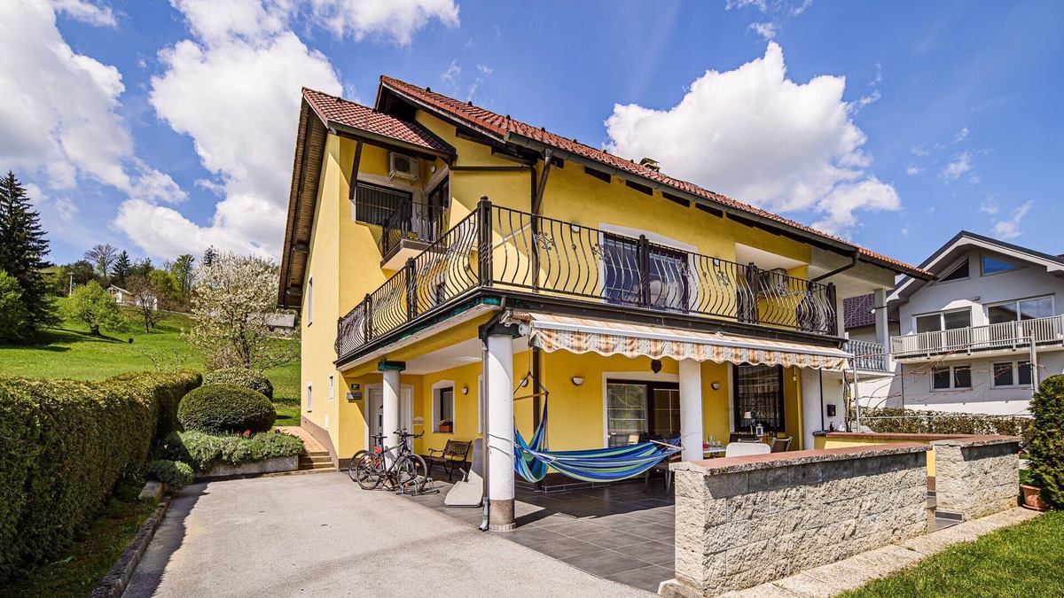 Podcetrtek Apartment | Split three bedroom apartment with terrace