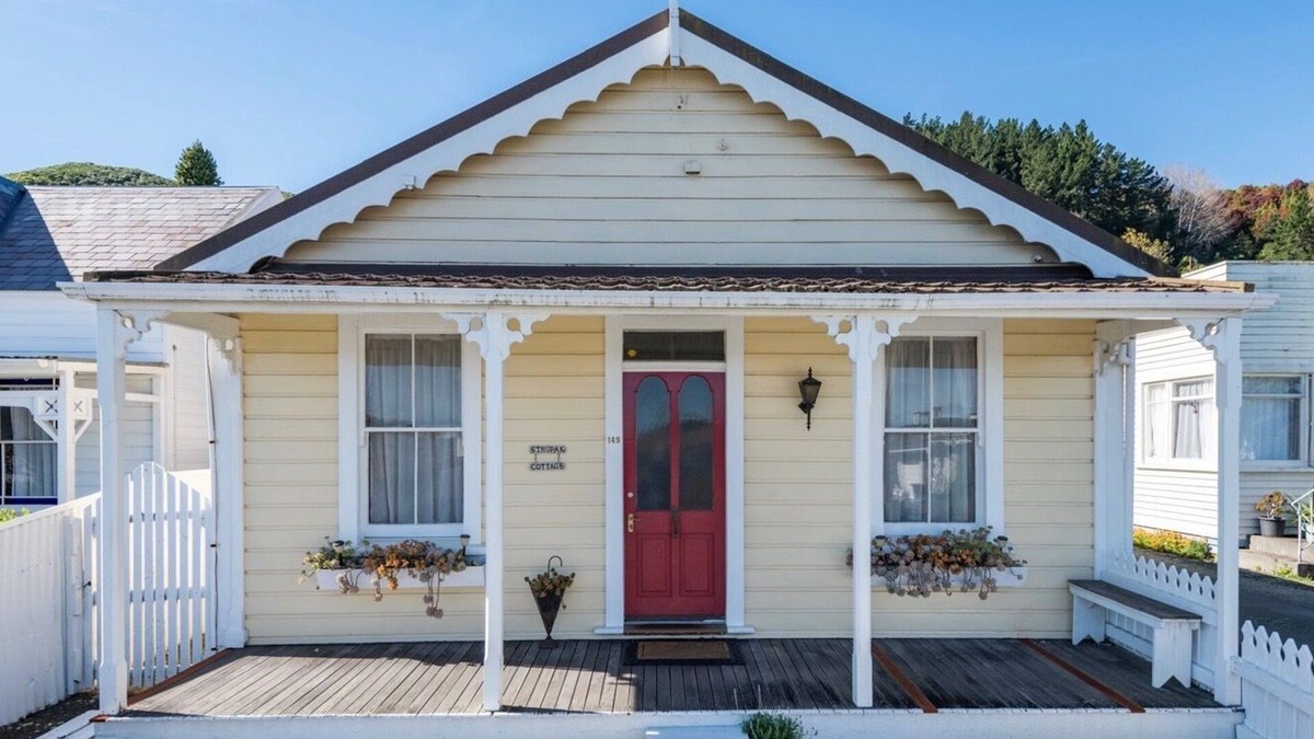 Nelson House | Spoil yourself at Strupak Cottage