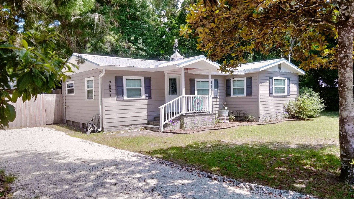 Floral City House | Spokes on Oaks, just 400 ft from the Withlacoochee Trail