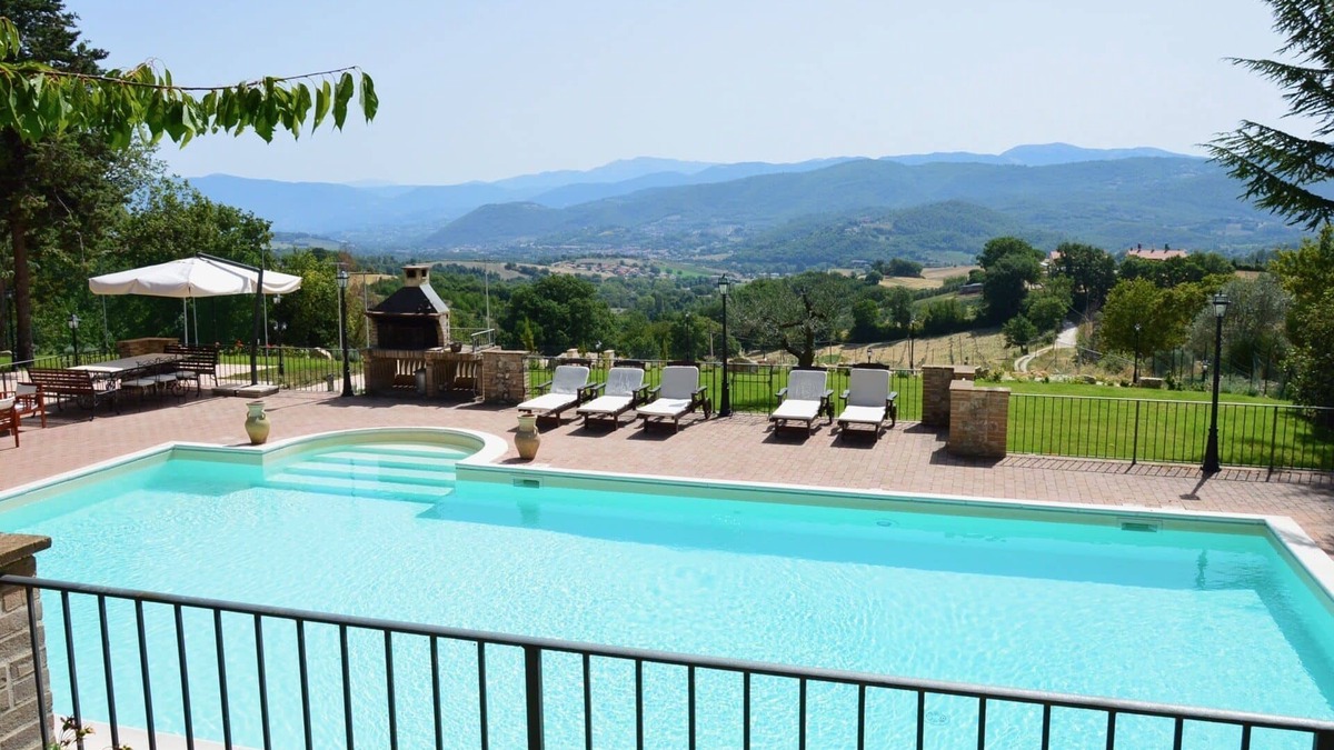 Baiano Villa | Spoleto Villa, antique country home with beach games