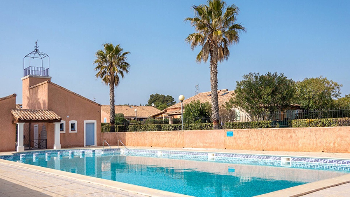 Loupian Apartment | Sport and Relaxation 2 Keys - Cozy Villa with Pool, Tennis, and Private Parking