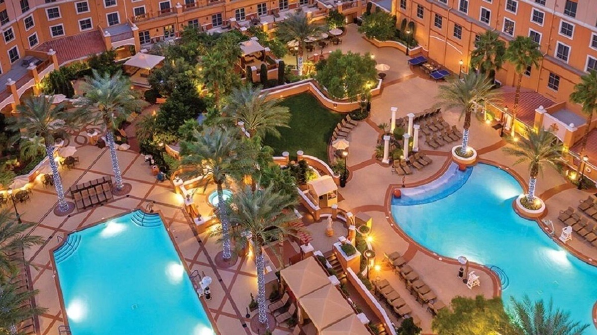 Las Vegas Resort | Sports fans, Luxurious 2-bed 2 Bath resort with pool, full kitchen washer/dryer