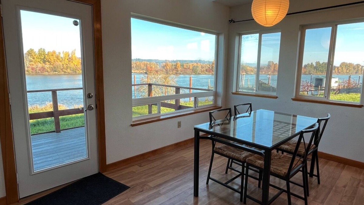 Clatskanie House | Sportsman Retreat - Columbia Riverside w/Dock -Sleeps 15