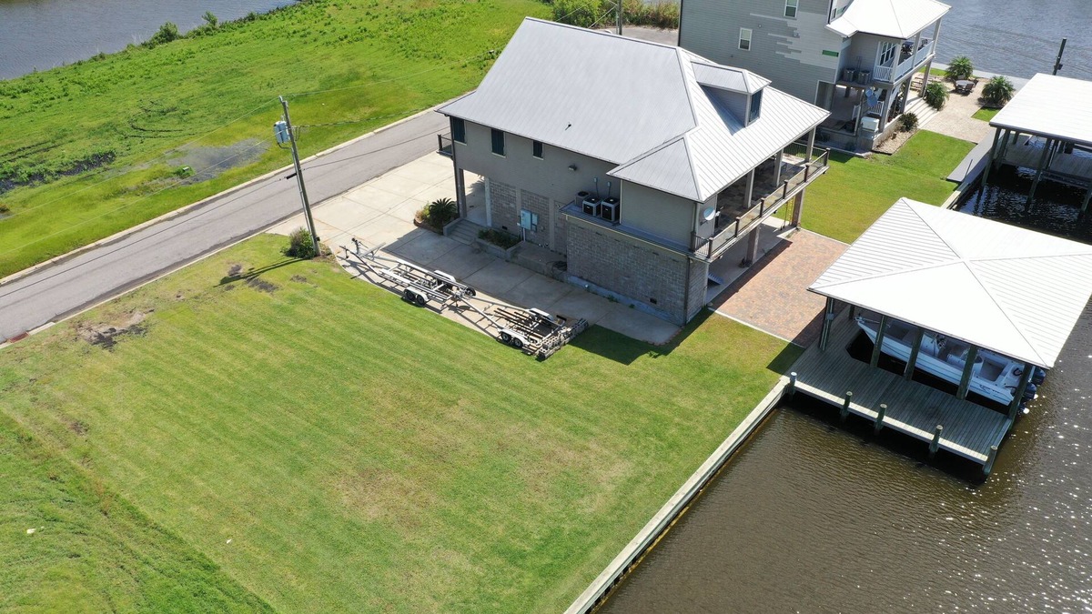 Port Sulphur Cabin | Sportsmens Heaven, 30 Min. from New Orleans, LA