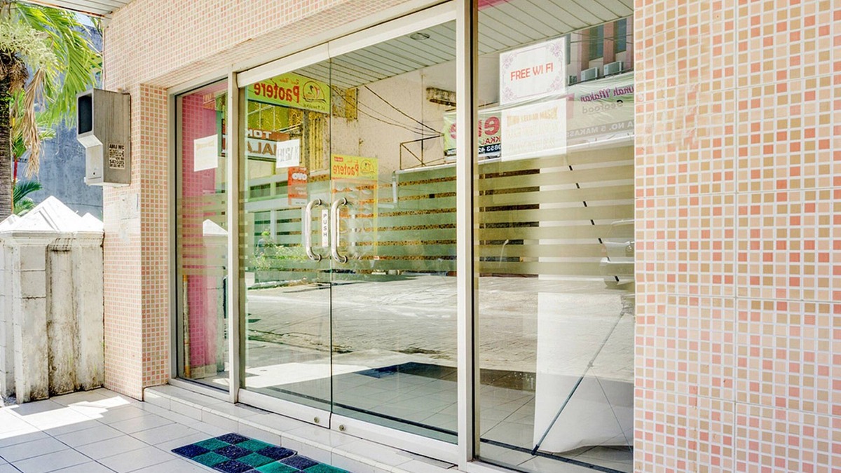 Makassar Hotel | SPOT ON 2214 Wisma Jampea
