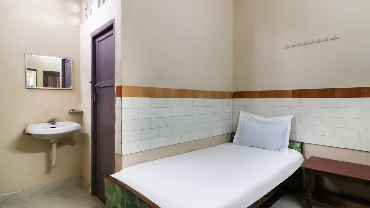 Central Chennai Hotel | SPOT ON 46343 Jayanthi Mansion