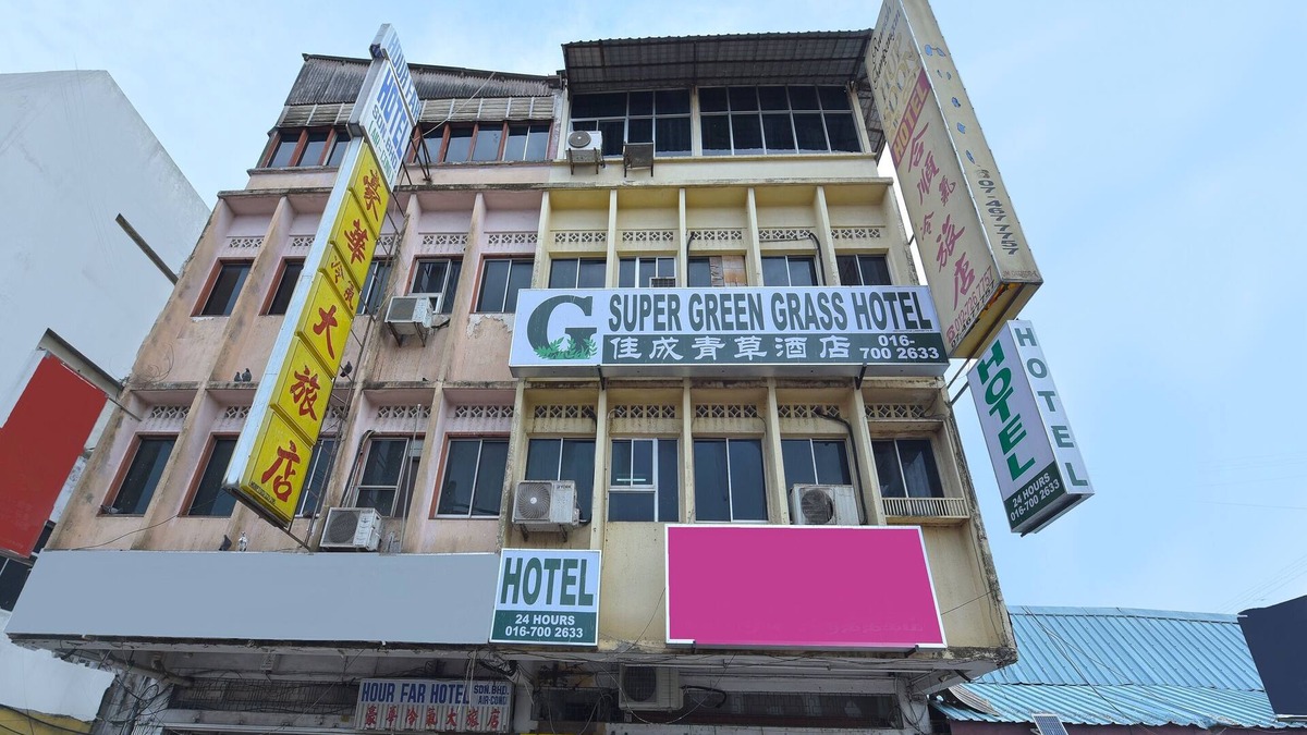 Pegawai Hotel | Spot On 90625 Super Green Grass Hotel