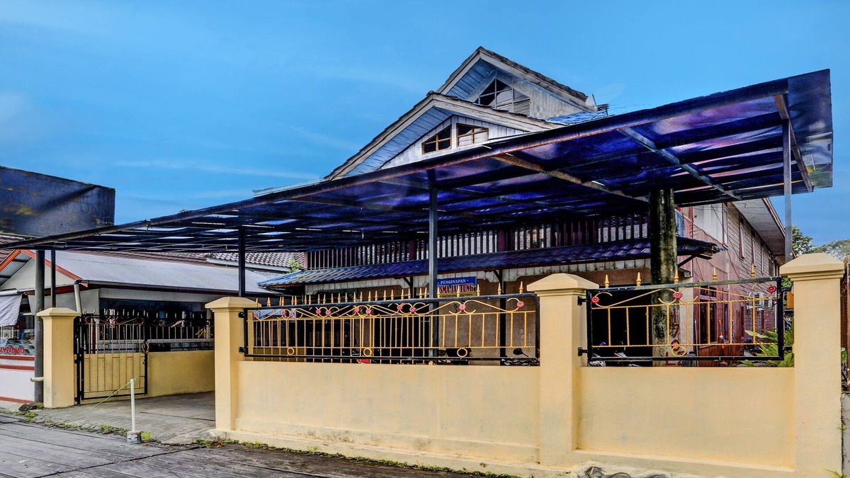 Borneo Hotel | SPOT ON 92529 Penginapan Wisma Bintang Syariah Near MTs Al Ma'arif Kota Bangun