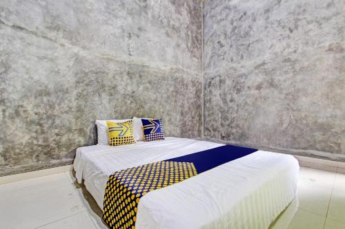 Pati Hotel | SPOT ON 93527 Agus Kostel SyariahNearWisata Agro Jollong