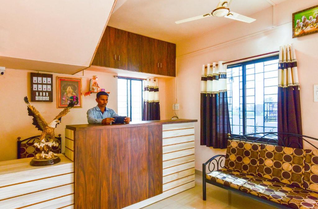 Kolhapur Hotel | SPOT ON Hotel Diamond Lodging And Boarding