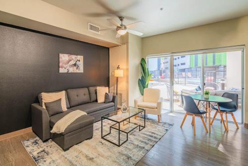 Evans Churchill Apartment | Spotless 1BD DT, Parking, Gym, W-D, Roosevelt Row