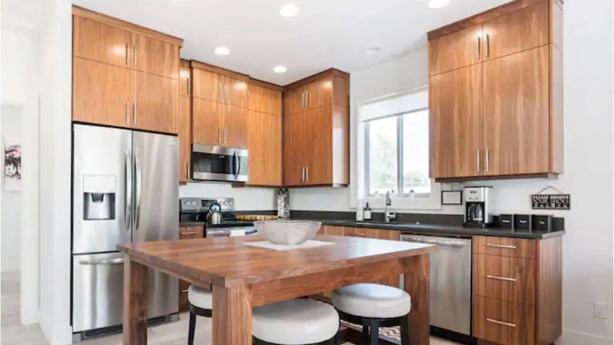Mississippi District House | Spotless Modern Steps from the Best Shops and Restaurants.