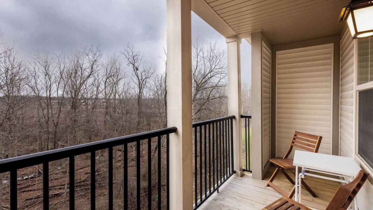 Westerville Apartment | Spotless Monthly Penthouse | 2BR + Pool + Gym