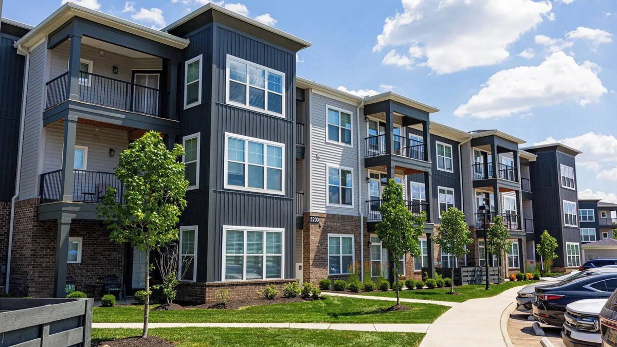 Tuttle West Apartment | Spotless Remote Work Flat | Pool + Fast WiFi