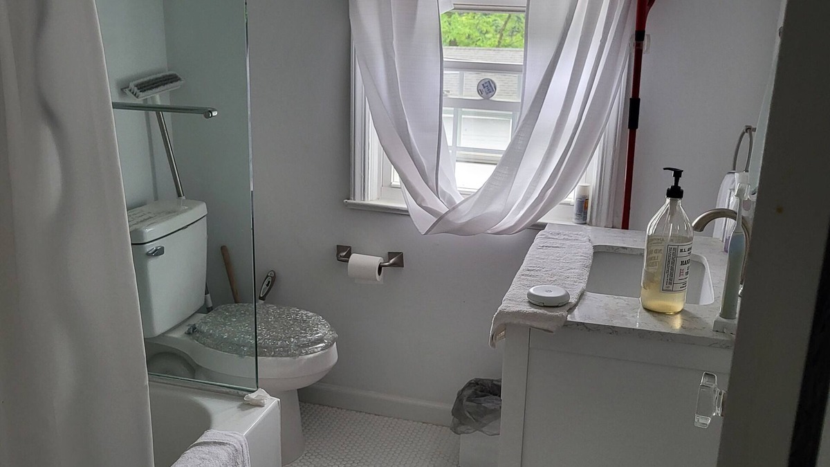 Englewood Cottage | "SPOTLESS " - Walk. No car needed.! n Non Smokers ONLY! nNYC MINUTES AWAY!n