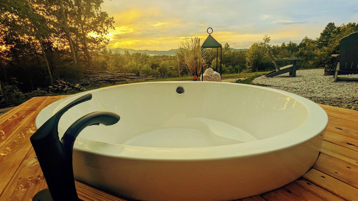 Pickens Cabin | Spotted Deer Cabin- Mountain Views- Outdoor Tub