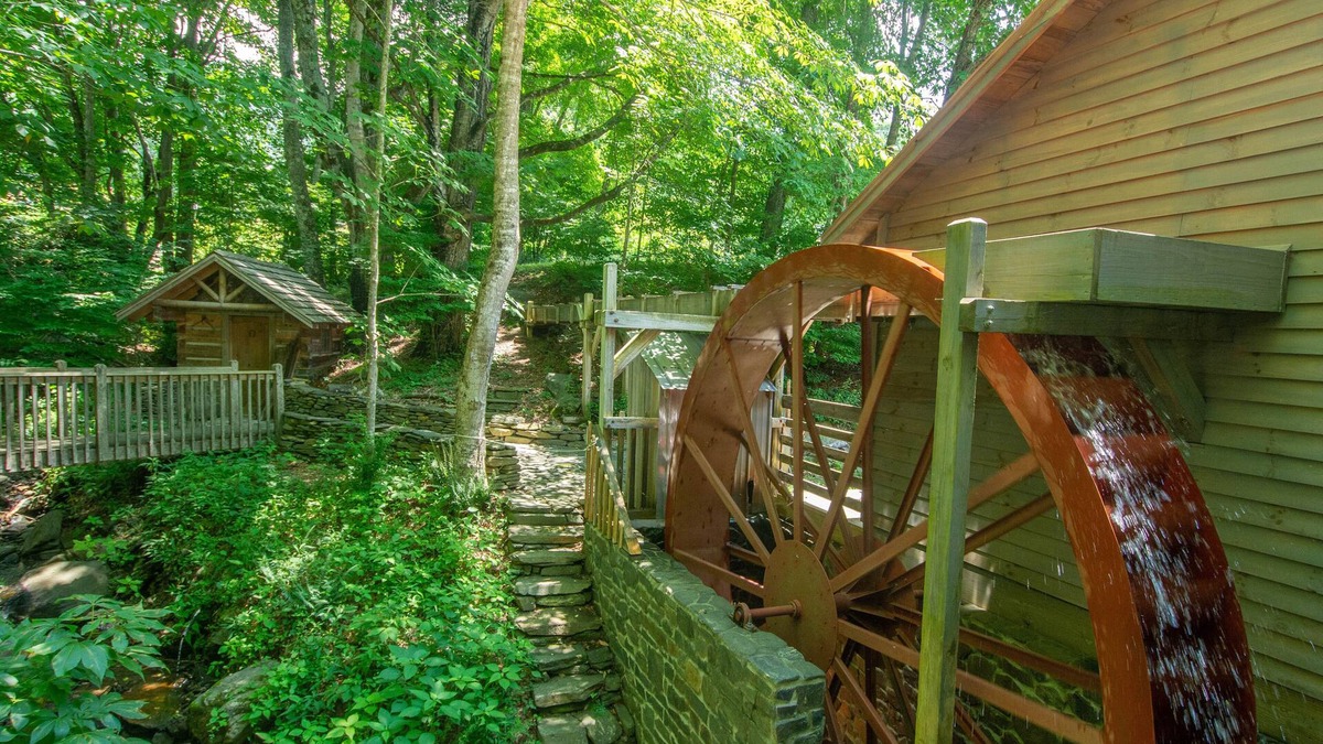 Warrensville Cabin | Spout Branch Cabin - On The New River - Firepit - Fishing