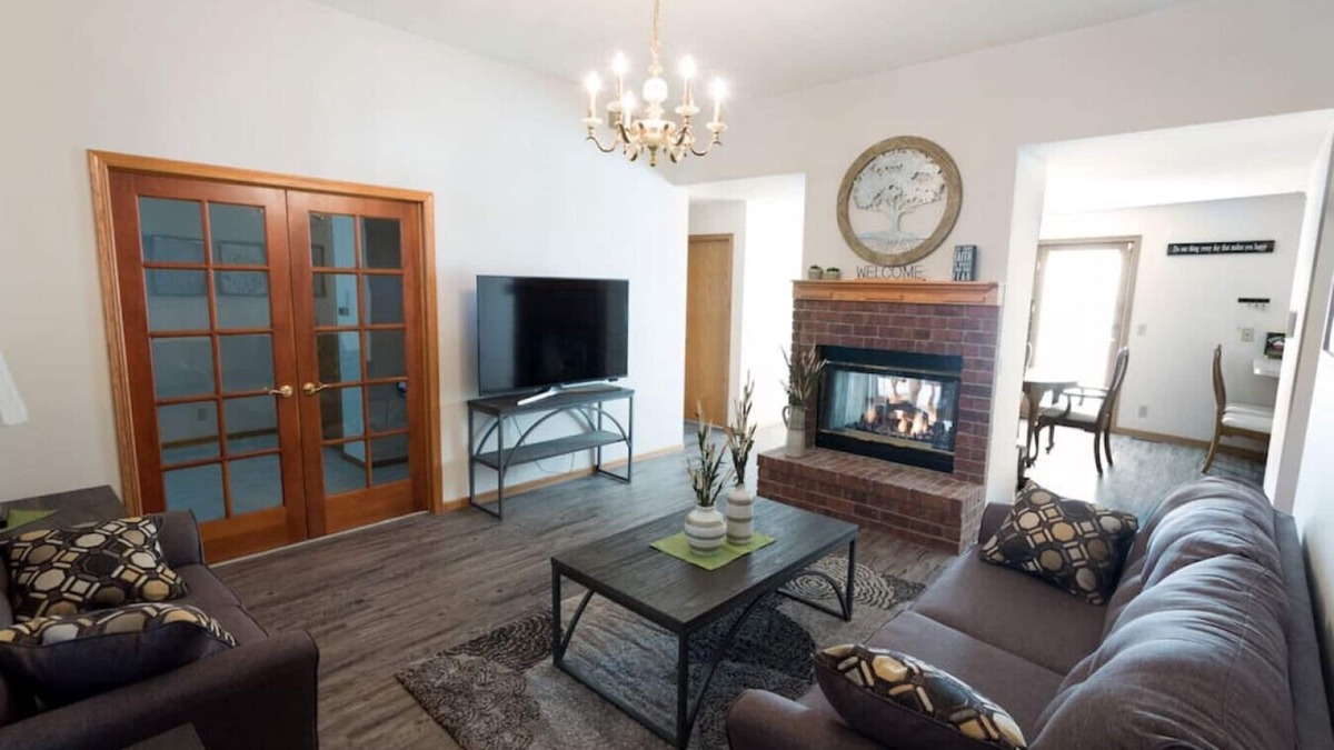 Lincoln House | Sprawl out and enjoy time together!