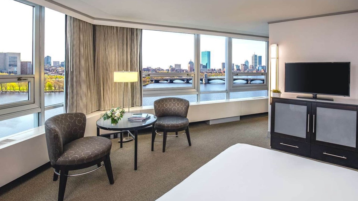 East Cambridge Hotel | Sprawl out in a Spacious Suite! Near Boston Children's Museum!