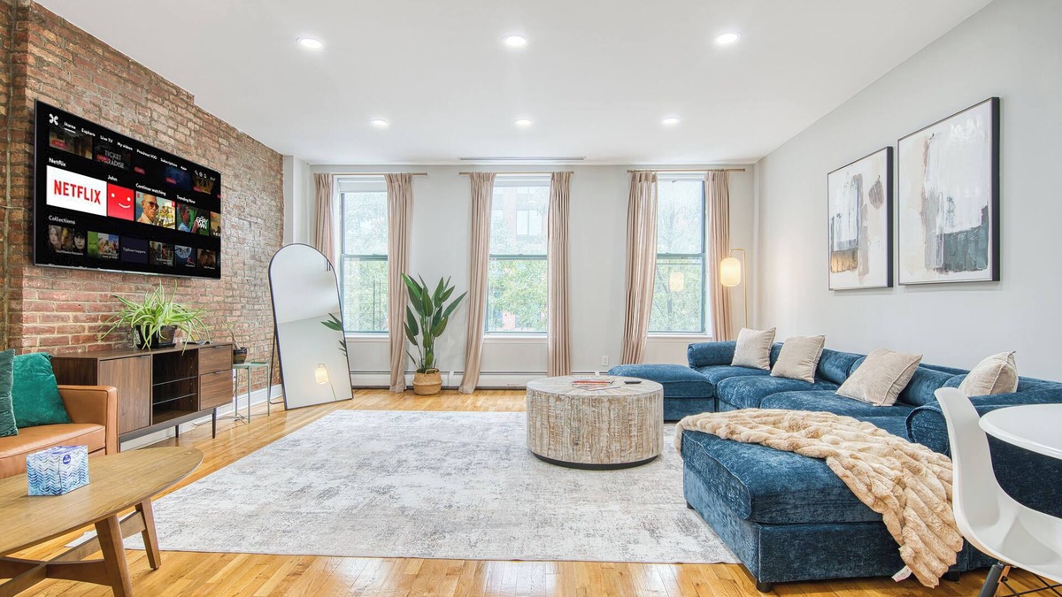 Port Morris Apartment | Sprawling 2BR w King Bed, fast WiFi, 20 minutes to Times Square!