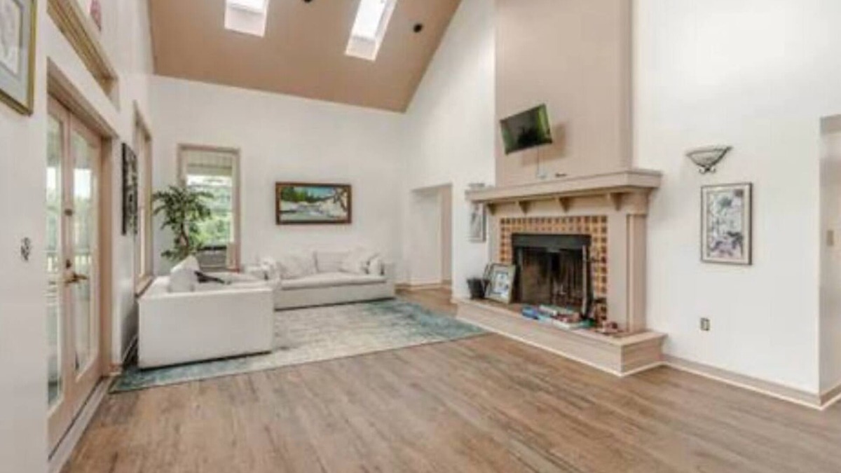 Waynesboro House | Sprawling 9‑BR Mountaintop Oasis- BlueRidge Views