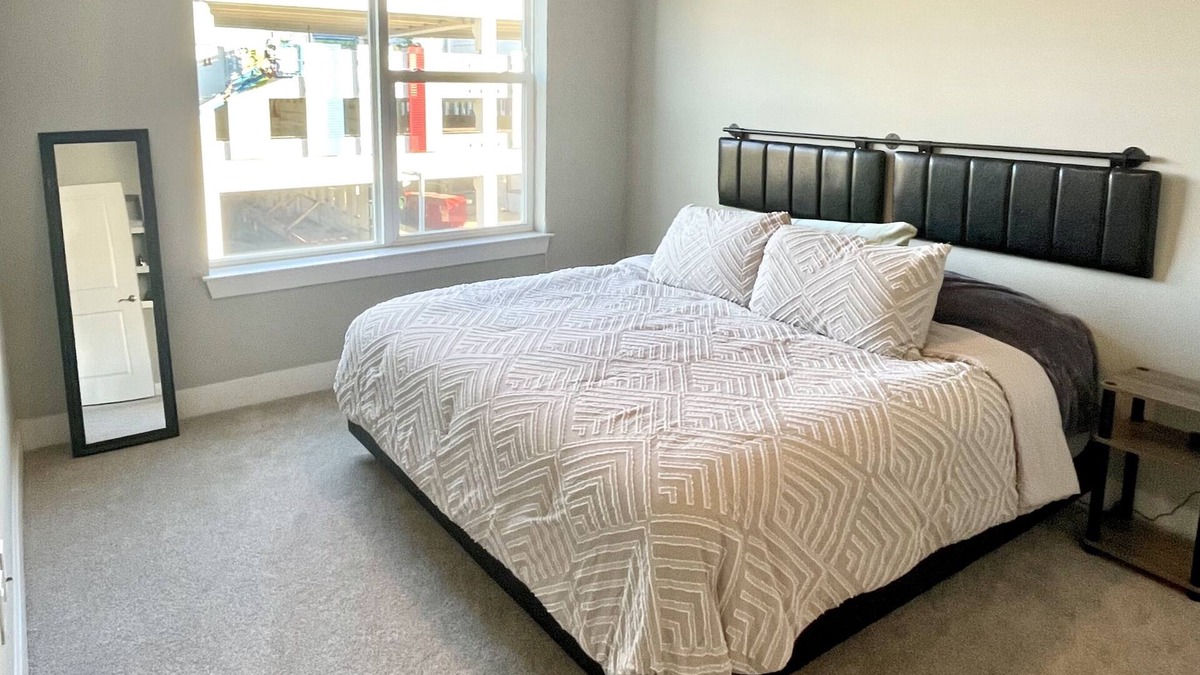 King of Prussia Apartment | Spread Out & Stay Together! 5-Bedroom Combined Apartment in King of Prussia!