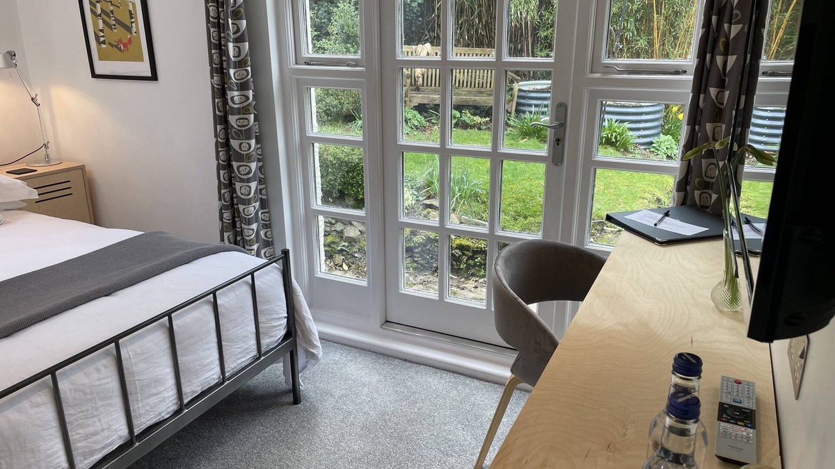 Probus Bed & Breakfast | Spring Cottage B&B