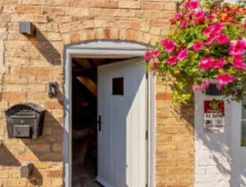Bretforton House | Spring Cottage Bretforton