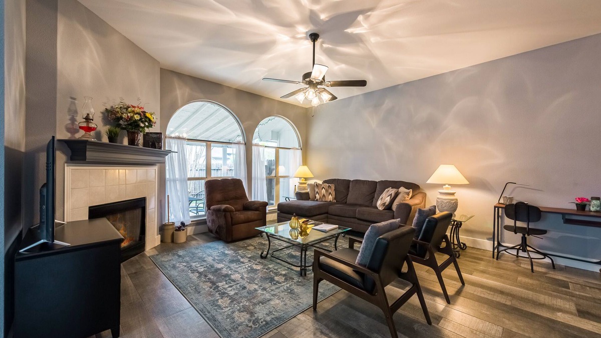 Pflugerville House | Spring Family Escape: Clean, Comfortable, Bright, and Perfect for Families