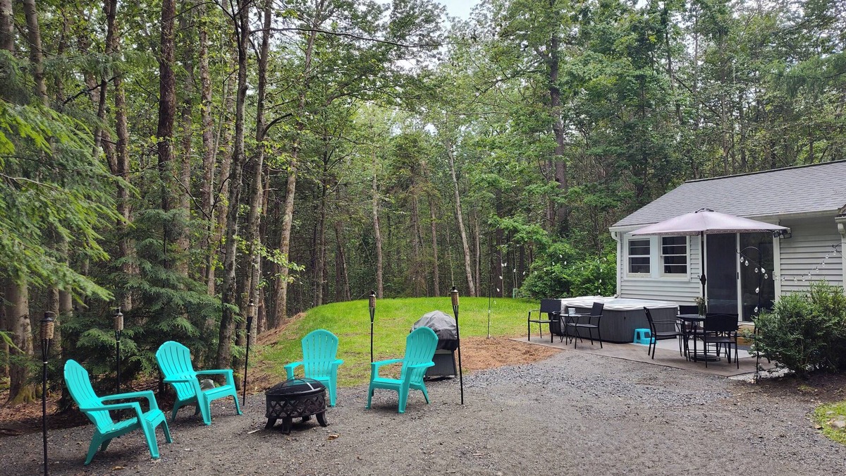Sherwood Forest House | Spring in the Berkshires! Dog friendly, Hot Tub, Hiking, Canoe, Biking