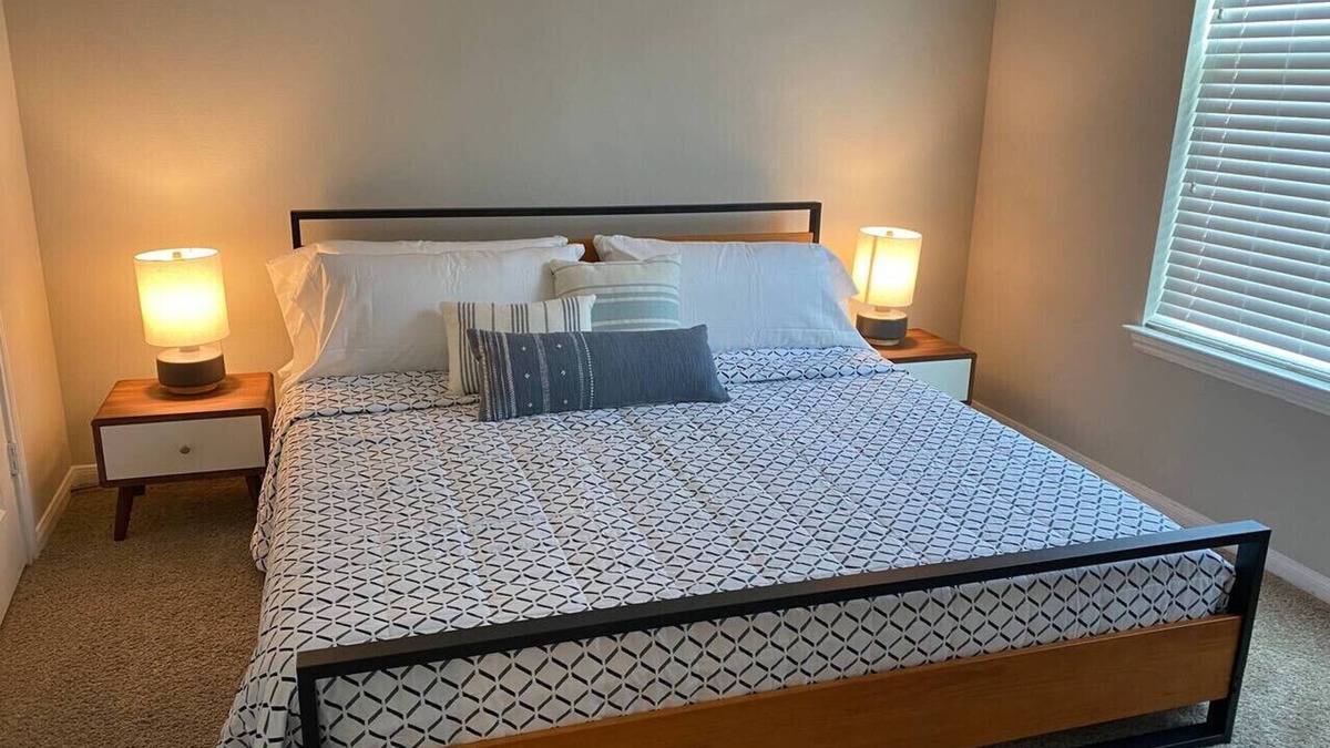 Spring Apartment | Spring Modern 2 king bed Long term Condo