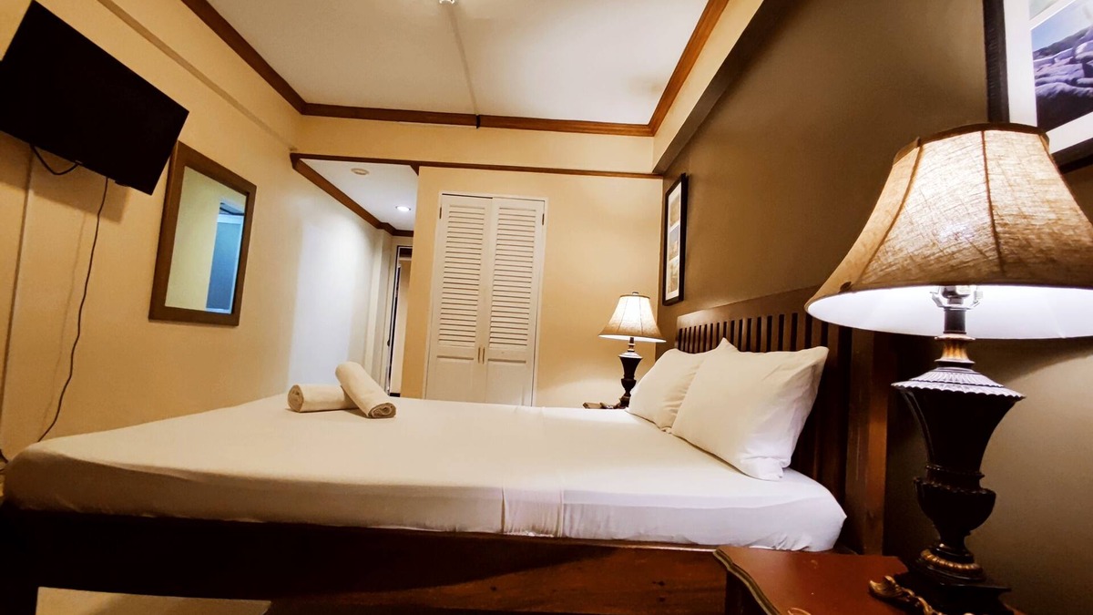 Dasmarinas Hotel | Spring Plaza Hotel