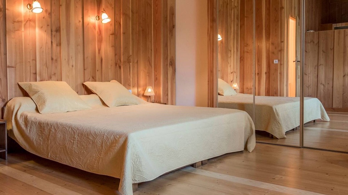 Le Clerjus Bed & Breakfast | Spring Room with Park and Nature Activities