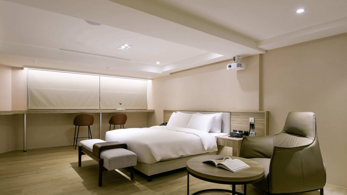 West District Hotel | Spring's Rhapsody Hotel