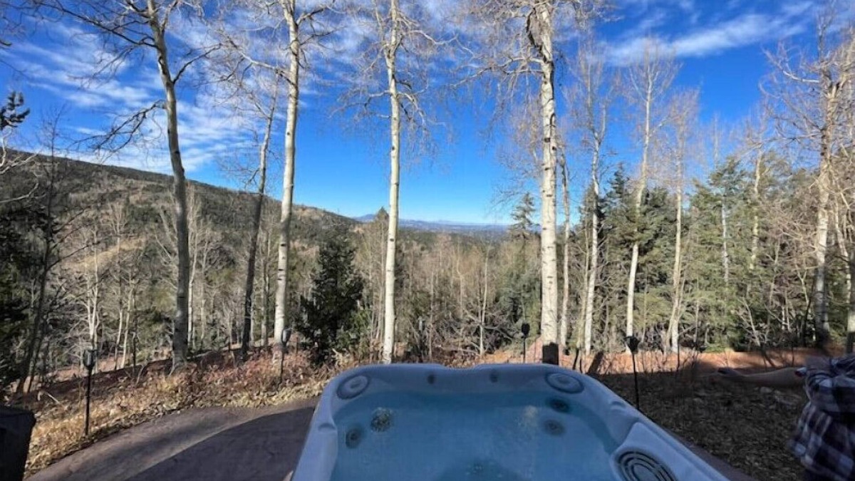 Cripple Creek Cabin | Spring Special Price Private, Romantic, Dog friendly, NEW HotTub, Hiking