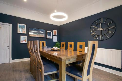 Aylestone House | Spring Villa