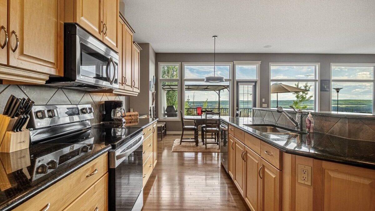 Springbank Hill House | Springbluff Serenity with Panoramic Views